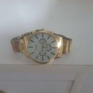 ساعت مچی  به فروش میرسد بدون باتری