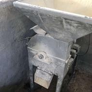 دستگاه اسیاب چکشی 5 اسب سه فاز فقط 2 ماه برای یک دوره مرغدار