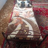 تخت تک نفره فلزی کاملا سالم