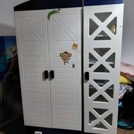 کمد بچه کاملا سالم