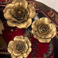 یک‌عدد دیوار کوب بسیار شیک و سالم‌نو هست رز برجسته