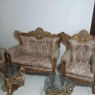 مبل سلطنتی و میز عسلی در حد نو