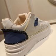 کفش تزئین شده ی دستی