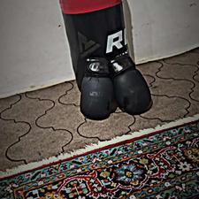 یک عدد کیسه بوکس با دسکش نو