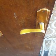 دستگیره و قفل در چوبی