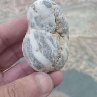 یک سنگ بسیار زیبا الماس ویاقوت