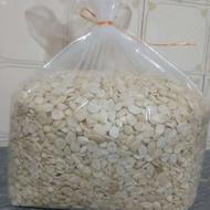 هسته خام زردآلو شیرین شده