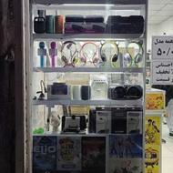 ویترین ایستاده بدون شیشه