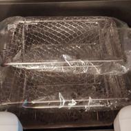 کاملا سالم فقط کارتن نداره درحد نو هست چهارسبده و اسانسوریه