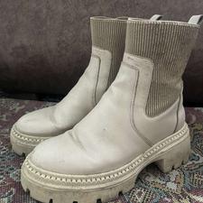 بوت کرم رنگ