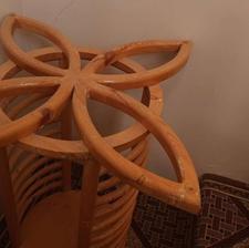 میز ناهار خوری دو نفره سالم چوب روسی با شیسه