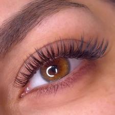 کاشت و اکستنشن مژه