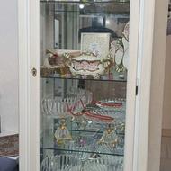 ویترین سفید رنگ