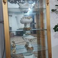 ویترین طلایی منبت کاری شده