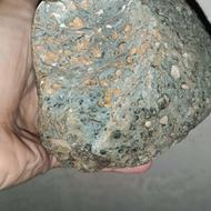 سنگ با الوین های زرد