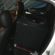 باکس ساب و منبع 220 بنزی و یک جفت چراغ جلو