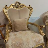 مبل کلاسیک بسیار تمیز پارچه نانو | چوب راش رنگ بدنه گلد بژ