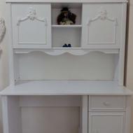 میز تحریر آپادانا