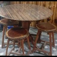 فروش فوری دو عدد میز گرد و نه عدد صندلی چوبی چهار پایه ای