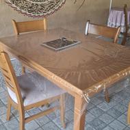 میز و صندلی چوبی .