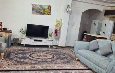 یه واحد آپارتمان طبقه اول خیلی تمیز با قیمت خوب