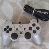 تعداد سه دستگاه دسته بازی کامپیوتر