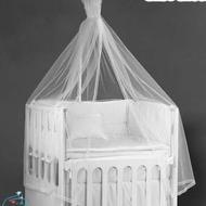 تخت کنار مادر چوبی سفید ، پشه بند دار