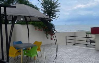 ویلای با استخر ساحلی