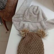 دوتا کلاه یکی پشمی و دیگری خز نرم وشالش