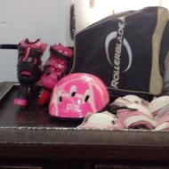 اسکیت دخترانه صورتی چهارچرخ چراغ دارهمراه بالوازم ایمنی