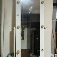 آینه قدی جراغ دار و کمد دار ام دی اف بسیار با کیفیت و تمیز