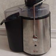 آب میوه گیری سالم کار می‌کند