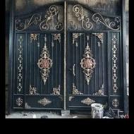 درب حیاط و پنجره