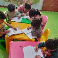 یک خانم جوان برای همکاری در مهد