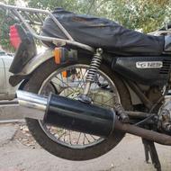 منبع اگزوز ماشین روی موتور