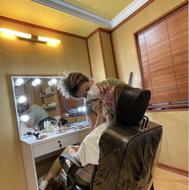 میز ارایش دور چراغ