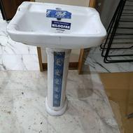 دوعدد روشویی یک عددکاسه توالت کاملا نوفقط خاک گرفته