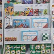 تعدادی قفسه و میز در حد نو