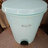 سطل زباله پدالی در حدنو