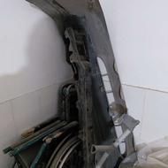 سپر پرایدپلاستیکی وآهن جلو ماشین پلاستیک یک گوشه ترک دارد