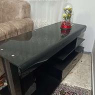 میز تلویزیون شیشه ای تمیز سالم