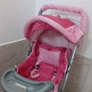 یک عدد کالسکه و کریر نوزاد درحد نو اصلا استفاده نشده