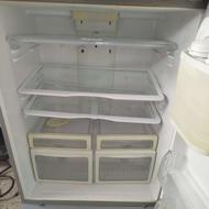 یخچال فریزر هیوندای نقره‌ای با آبسردکن و کنترل دیجیتال