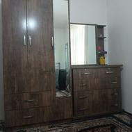 کمد و میز ارایش بسیار شیک و تمیز