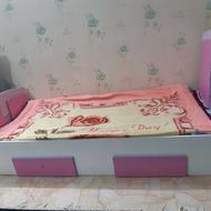 تخت نوجوان تک نفره