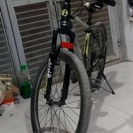 دوچرخه حرفه ای اسپرت بدون هیچ خط و خشی