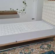 تخت و کمد بچه به همراه تشک در حد نو