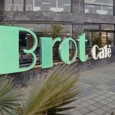 نیازمند قلیون زن ویتر خانم و اشپز