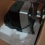 یک دستگاه چرخ گوشت کاملا سالم 2 بار استفاده شده . با تمامی و