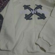 هودی وشلوار لی وکاپشن در حدنو کاملا سالم